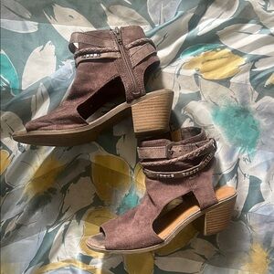 Jellypop “Kingston” Sandal Boot Gladiator Heels Zipper Gypsy Boho Taupe SZ 7